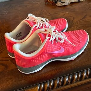 Like new 8.5 Nike golf shoes